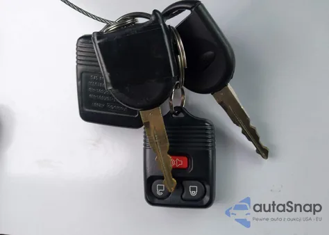 2007 Ford F-150 Fx4/Lariat/Xl/Xlt from USA, damaged, VIN 1FTPX14VX7NA19819